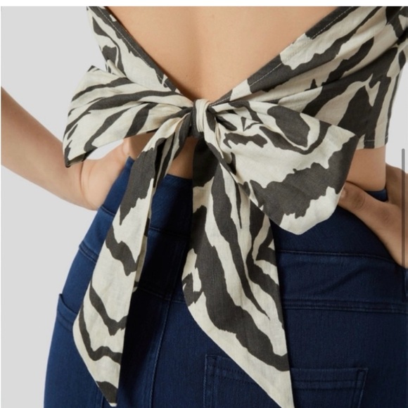 Never Worn HALARA Zebra Print Backless Tie-Back Crop Top - Picture 6 of 6